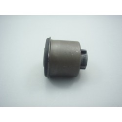 Csapágypersely, keresztlengőkar FORD FIESTA V JH 01-, FUSION JU 02-, MAZDA 2 03-, DEMIO 02- /HÁTSÓ ELSŐ/ 1204338