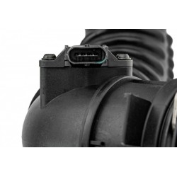 Töltőlevegő cső 1.6/2.0 BMW 5 F07 GRAN TURISMO 12-17 , BMW 5 F10/F11 10-17 13717612091