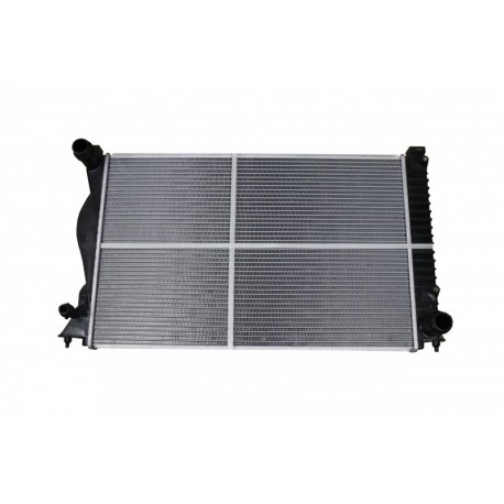 RADIÁTOR AUDI A6 05-11 2.4/2.8/3.2 BENZ 4F0121251T