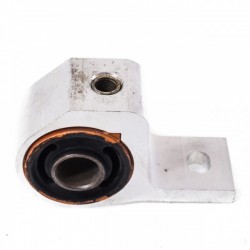 Első vezérlőkar persely hátul Citroen Xsara Picasso, Berlingo 1999- , Peugeot 352383