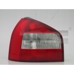 HÁTSÓ LÁMPA AUDI A3 00-03 JOBBRA 8L0945096B