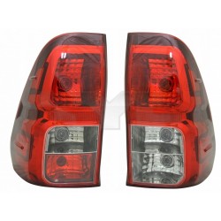 HÁTSÓ LÁMPA HILUX VIII 15- BALRA 81560-0K270