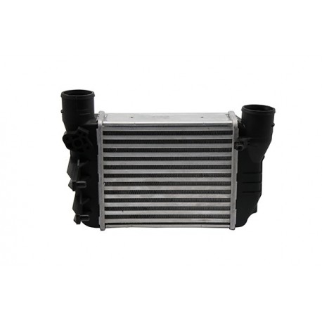 LÉGTÖLTŐ RADIÁTOR AUDI A4 01-09,SEAT EXEO 09-14 1.8T 8E0145805N