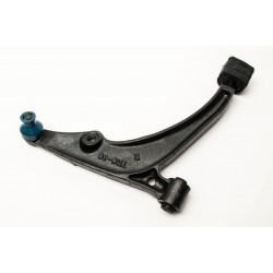 SUZUKI BALENO 95- JOBB ELSŐ ALSÓ VEZÉRLŐKAR JOBB OLDALI ALSÓ KORMÁNYKERÉK 4520163G01